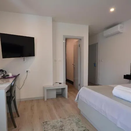 Bernardi 2 Pensión 4*